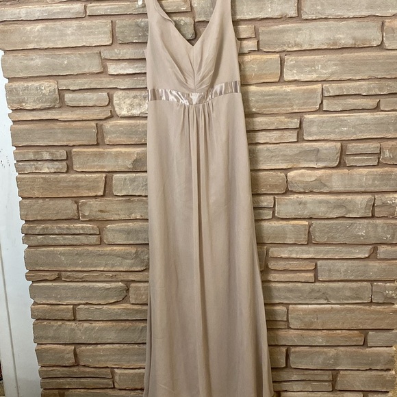 Sleeveless Chiffon Dress with Ruffled Back Detail | David's Bridal Size 4 - Picture 9 of 13